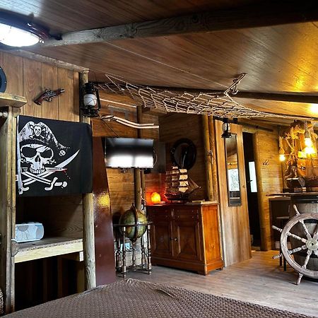 Les Chambres De Paulette Chambres A Theme Jack Sparrow Sainte-Marie Exterior foto