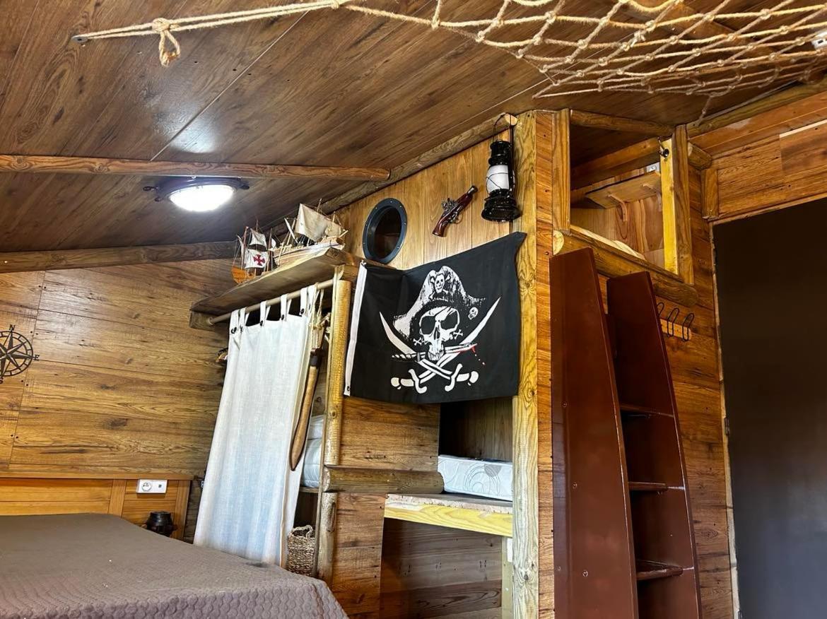 Les Chambres De Paulette Chambres A Theme Jack Sparrow Sainte-Marie Exterior foto